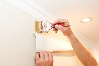 Pose de papier peint à Fors — revêtements muraux et toiles de verre